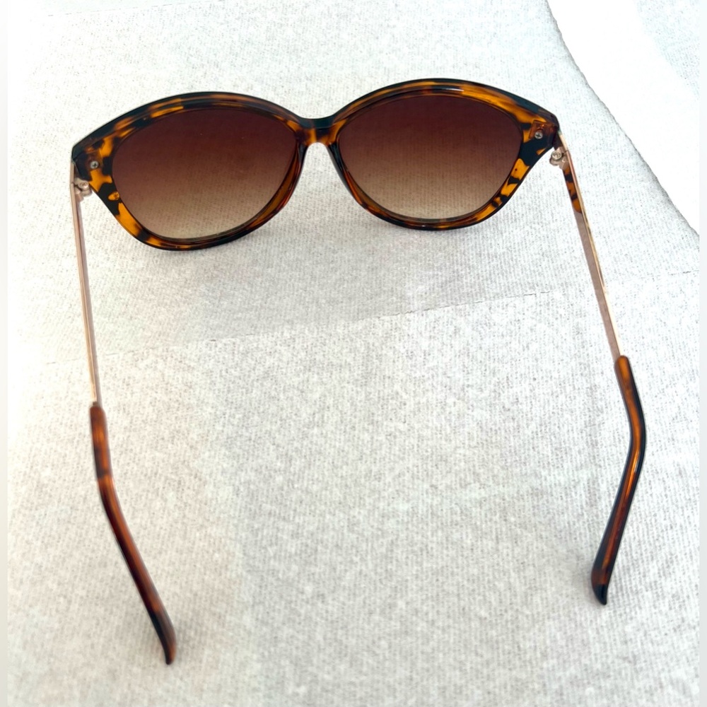New Express women brown tortoise sunglasses